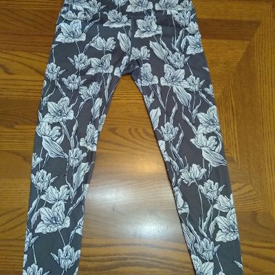 JoyLab  Size Medium Floral Green & Cream Leggings Media Pocket Very Good Cond